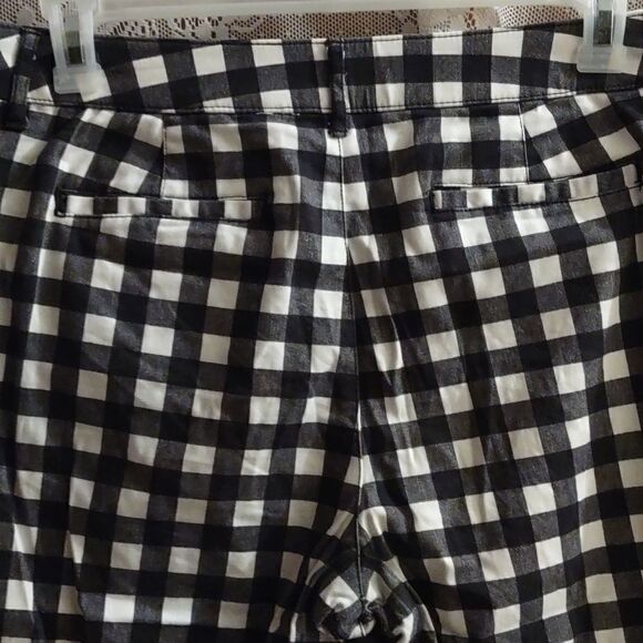 St. John's Bay, size 16, Black/White Checked Capri, excellent condition‎ - Picture 3 of 8